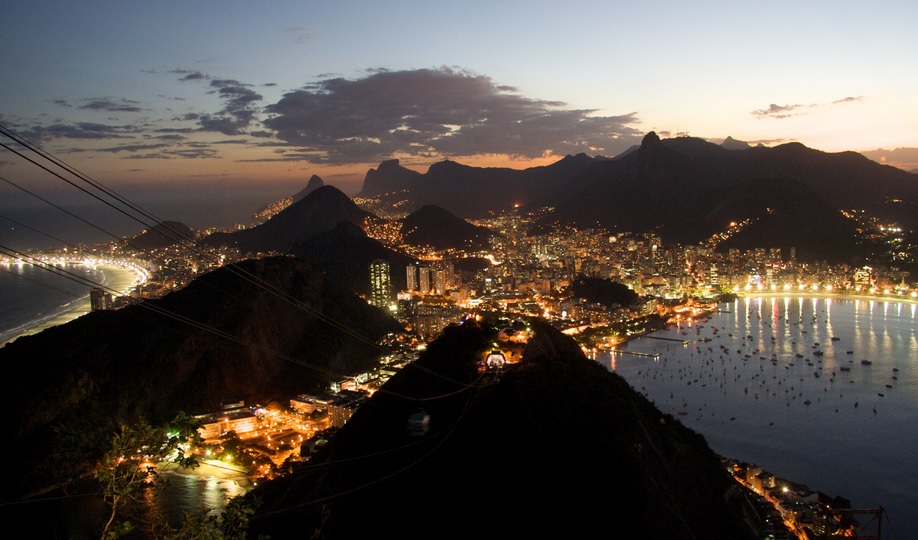 Your Brazilian trip won't be complete without taking in a view of Rio de Janeiro at dusk...!